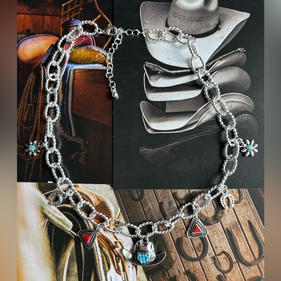 The Western Charm Necklace - Picture 2 of 2